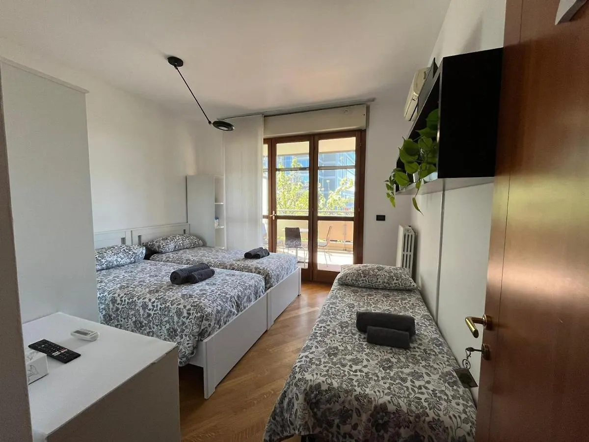 Guest house Bedandbreakfast Eni Torri Lombarde San Donato Bbqueen San Donato Milanese Italy