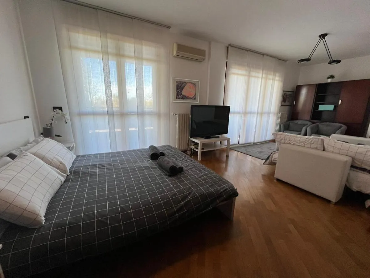 Bedandbreakfast Eni Torri Lombarde San Donato Bbqueen San Donato Milanese 0*,  Italy